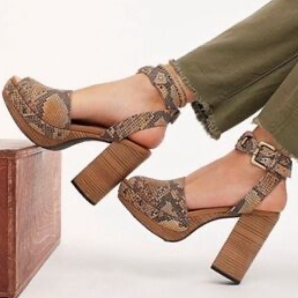 Free People Justine Platform Brown Snake Sixe 39 / 8.5 $148
